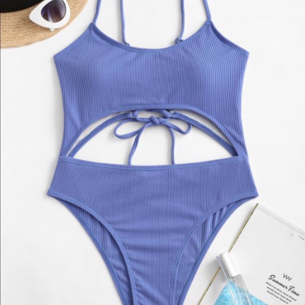 Cut out onepiece swimsuit